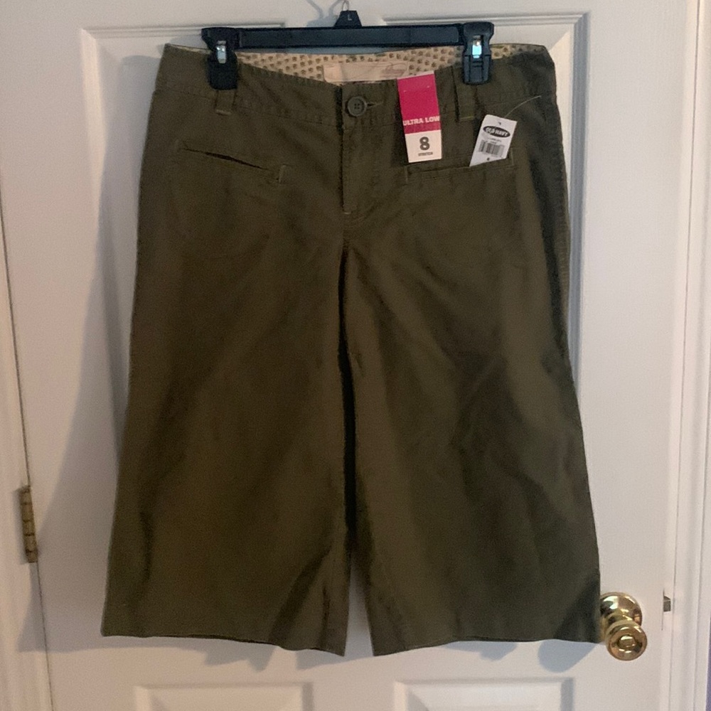Women’s old navy capris/knee length